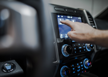 Multimídia para carros: tudo sobre essa tecnologia