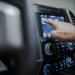 Multimídia para carros: tudo sobre essa tecnologia