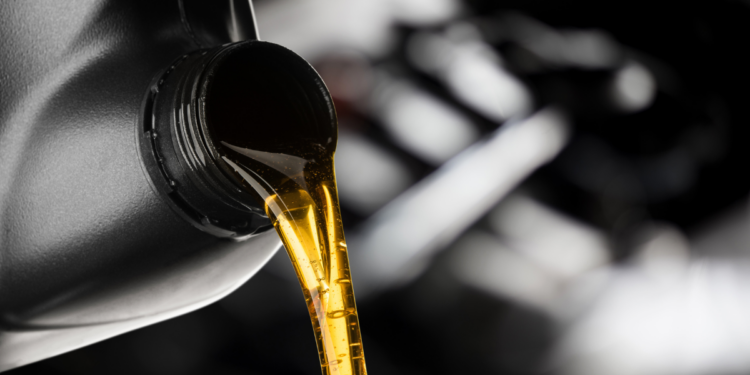 Troca de óleo: quando fazer e o que considerar?
