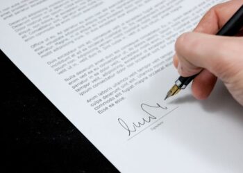 Adesão em Seguros: Definição e Significado