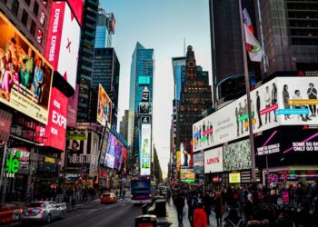 Anúncio Luminoso e Seguros: Conexão Necessária