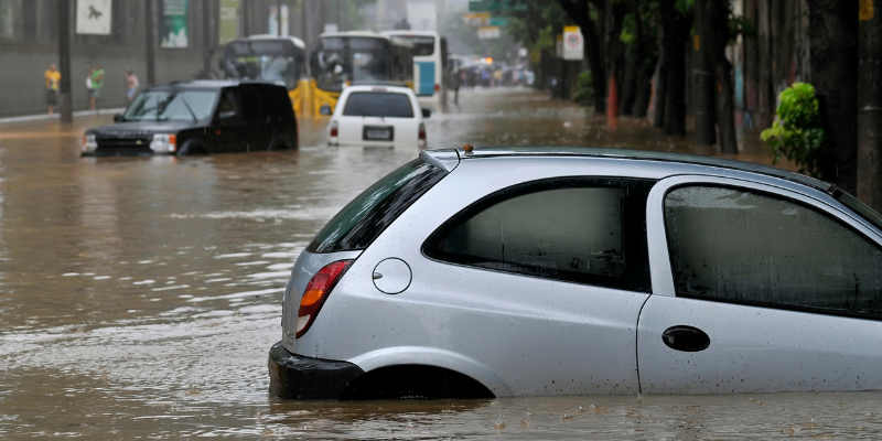 Seguro auto com cobertura para enchentes: vale a pena?